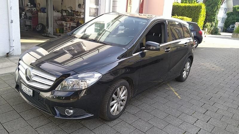 Gebraucht Mercedes B180 122 PS (89 kW) 2013 Van / Kleinbus