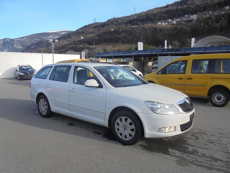 Gebraucht Skoda Octavia Ambition 105 PS (77 kW) 2012 Kombi