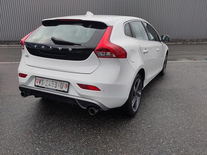 Gebraucht Volvo V40 R-Design Kinetic 122 PS (89 kW) 2016 Limousine