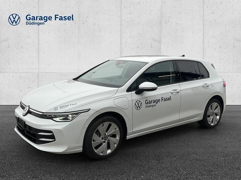 Gebraucht VW Golf VIII Life 204 PS (150 kW) 2025 Weiss Limousine