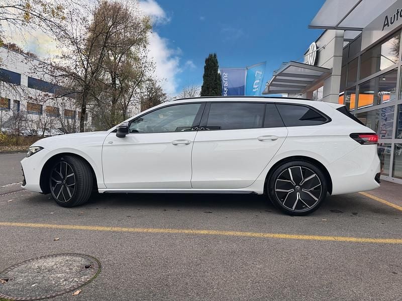 Neu VW Passat R-line 193 PS (141 kW) 2025 Weiss Kombi