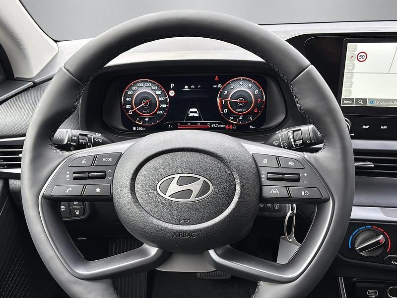 Neu Hyundai i20 100 PS (73 kW) 2025 Blau Limousine
