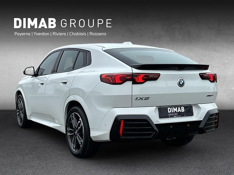 Neu BMW iX2 M Sport 150 kW (204 PS) 2025 Weiss SUV