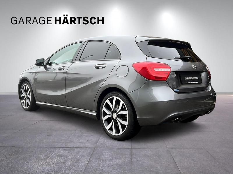 Gebraucht Mercedes A250 Urban 211 PS (155 kW) 2015 Grau Limousine