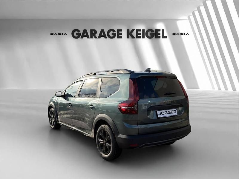 Neu Dacia Jogger Extreme 141 PS (103 kW) 2025 Grau Van / Kleinbus