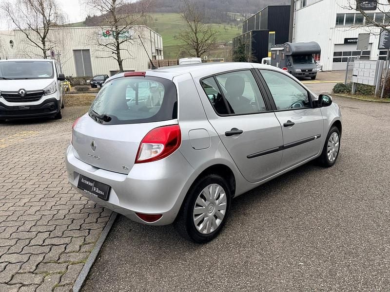 Gebraucht Renault Clio II 103 PS (75 kW) 2011 Kleinwagen
