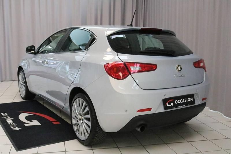Gebraucht Alfa Romeo Giulietta Exclusive 170 PS (125 kW) 2016 Grau Limousine