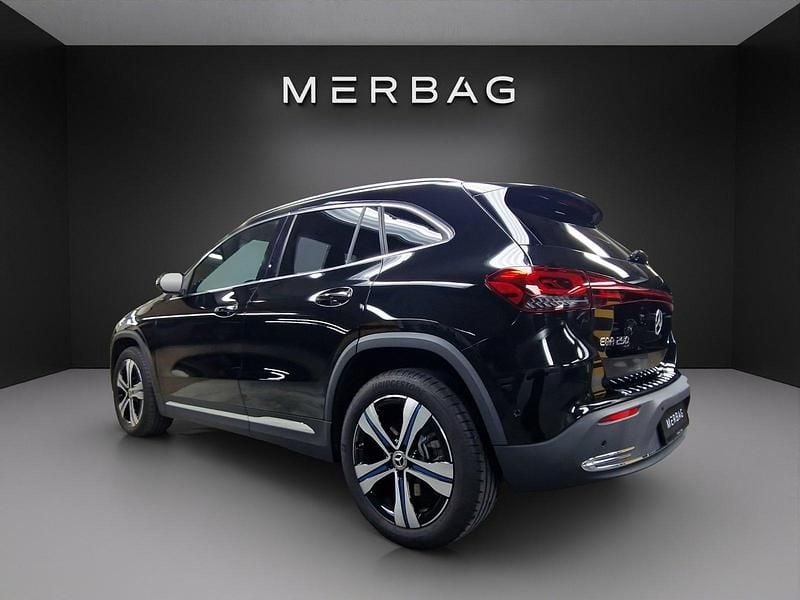 Gebraucht Mercedes EQA250 140 kW (191 PS) 2021 Schwarz SUV