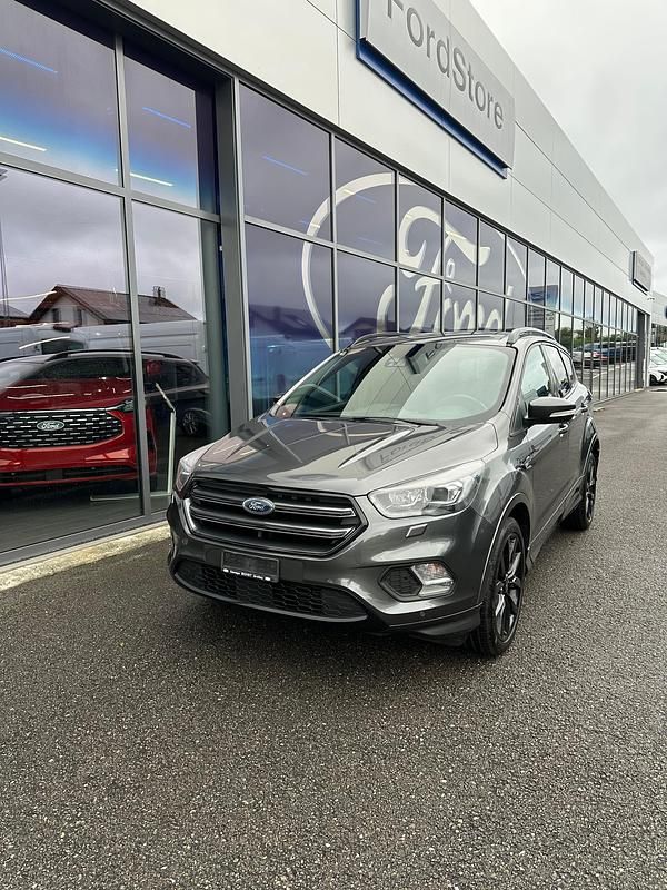 Grau Gebraucht 2018 Ford Kuga ST-Line SUV | CHF 15’900 (Fairer Preis) - Bild 1/4