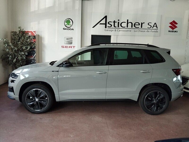 Neu Skoda Karoq SportLine 190 PS (139 kW) 2025 Grau SUV