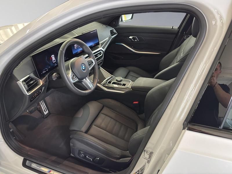 Gebraucht BMW 330e 292 PS (214 kW) 2025 Kombi