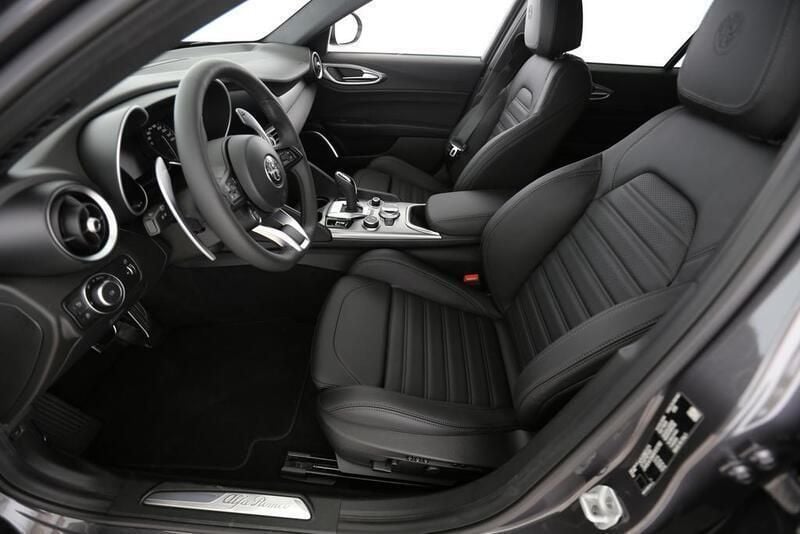 Neu Alfa Romeo Giulia Veloce 280 PS (205 kW) 2025 Grau Limousine