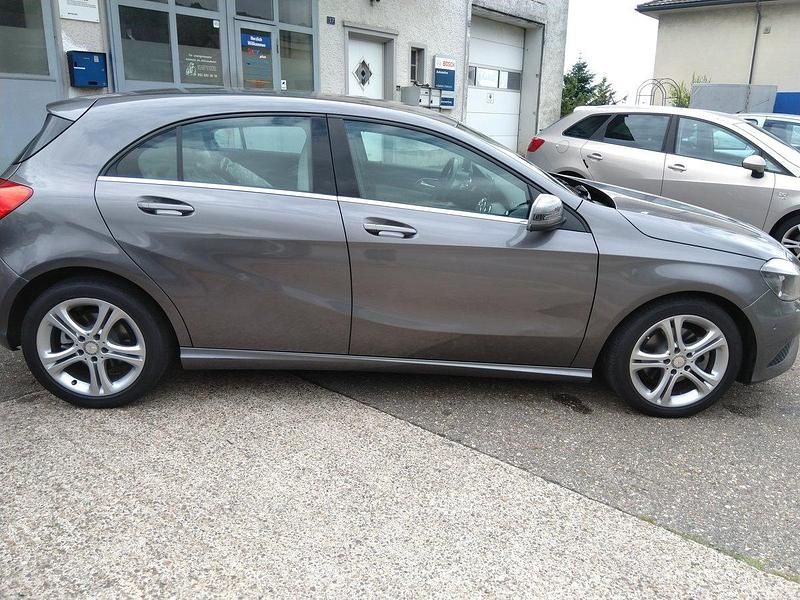 Gebraucht Mercedes A180 Urban 122 PS (89 kW) 2013 Limousine