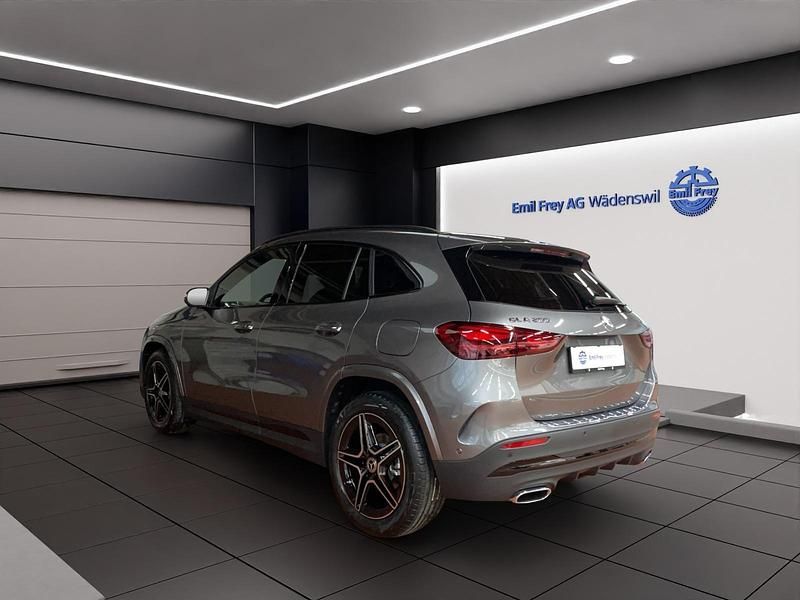 Gebraucht Mercedes GLA200 AMG line 177 PS (130 kW) 2025 SUV