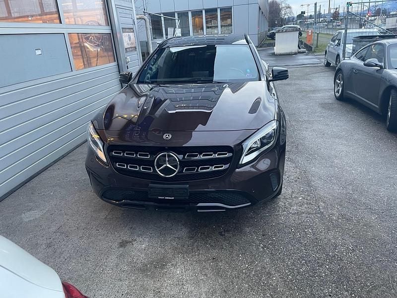 Gebraucht Mercedes GLA200 Night 156 PS (114 kW) 2018 SUV