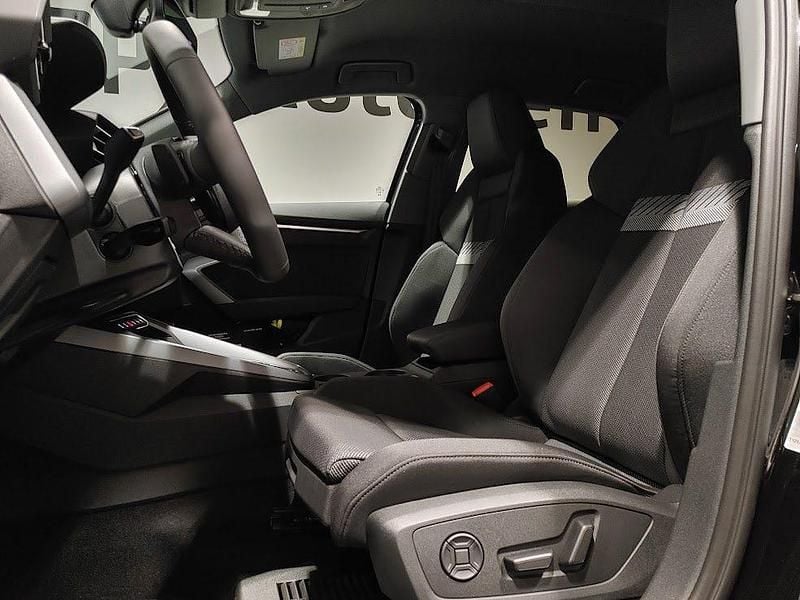 Neu Audi A3 Attraction 150 PS (110 kW) 2025 Schwarz Limousine