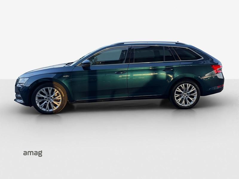 Gebraucht Skoda Superb LAURIN & KLEMENT 200 PS (147 kW) 2021 Lava blau, metallic Kombi