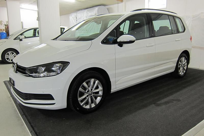 Gebraucht VW Touran Trendline 115 PS (84 kW) 2017 Van / Kleinbus