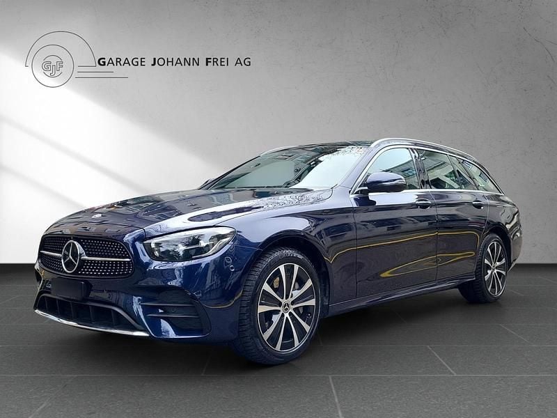 Blau Gebraucht 2023 Mercedes E300 AMG line Kombi | CHF 46’900 (Teuer) - Bild 1/4