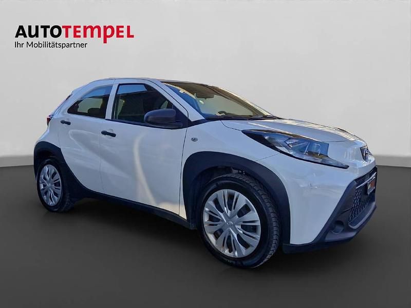 Gebraucht Toyota Aygo X Active 72 PS (52 kW) 2024 Weiss SUV