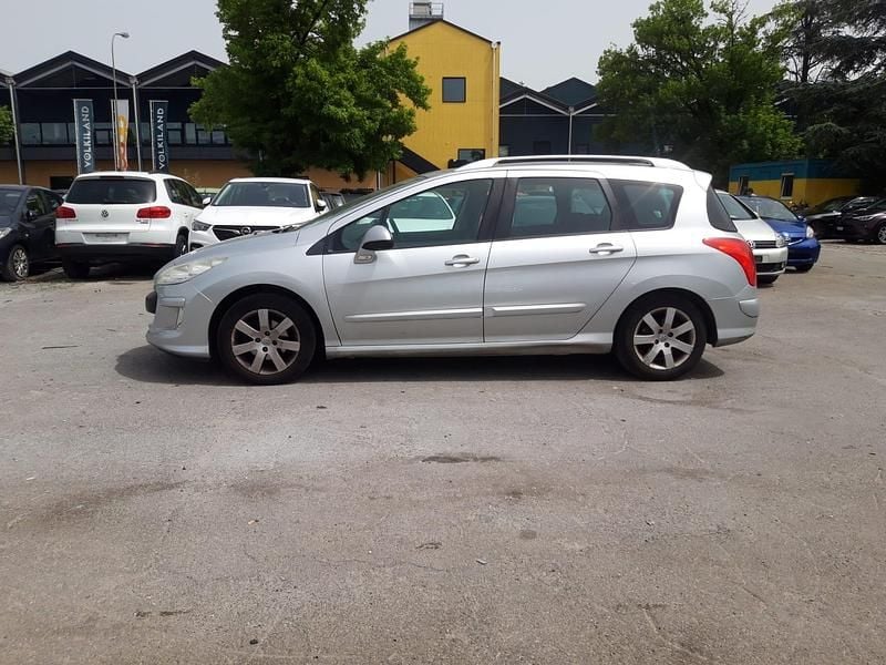 Gebraucht Peugeot 308 SW 112 PS (82 kW) 2011 Kombi