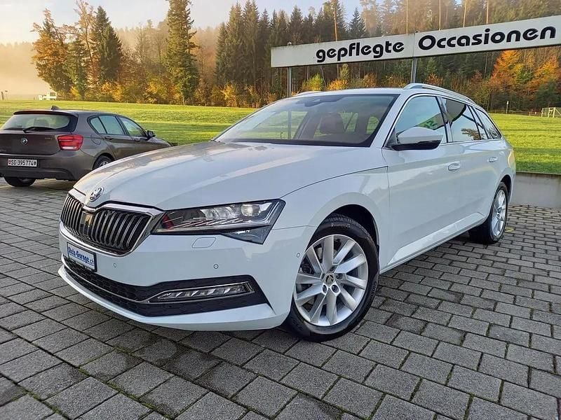 Weiss Gebraucht 2025 Skoda Superb Style Kombi | CHF 25’750 (Fairer Preis) - Bild 1/4