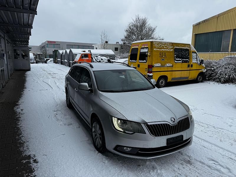 Gebraucht Skoda Superb Ambition 140 PS (102 kW) 2014 Kombi