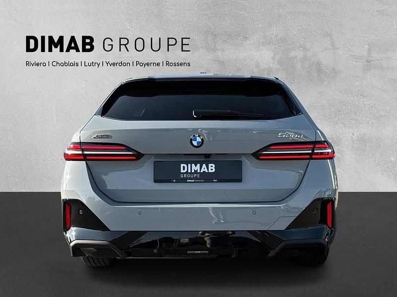 Gebraucht BMW 520 M Sport 197 PS (144 kW) 2024 Grau Kombi