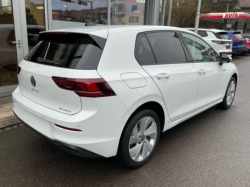 Neu VW Golf VIII Life 204 PS (150 kW) 2025