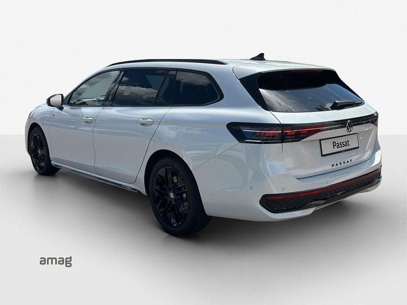 Gebraucht VW Passat R-line 266 PS (195 kW) 2025 Oryxwhite perlmutteffekt Kombi