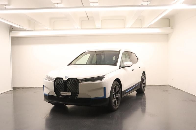 Weiss Gebraucht 2022 BMW iX Comfort Edition SUV | CHF 62’900 - Bild 1/4