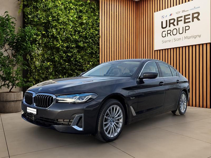 Gebraucht BMW 545e Luxury Line 394 PS (289 kW) 2021