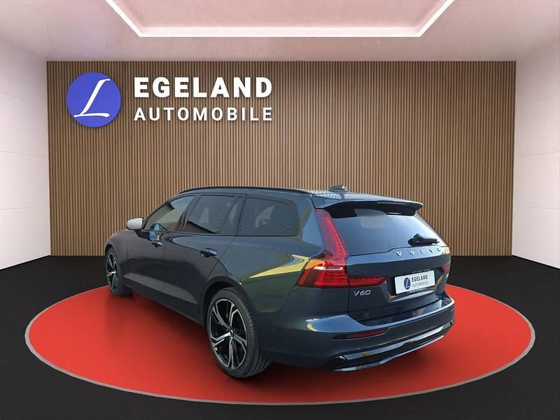 Gebraucht Volvo V60 Plus 211 PS (155 kW) 2025 Kombi
