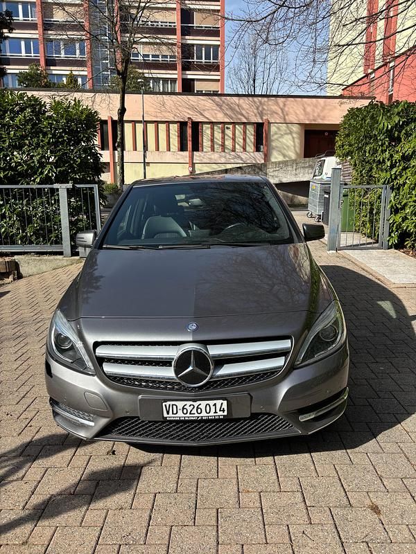 Gebraucht Mercedes B200 2014 Van / Kleinbus