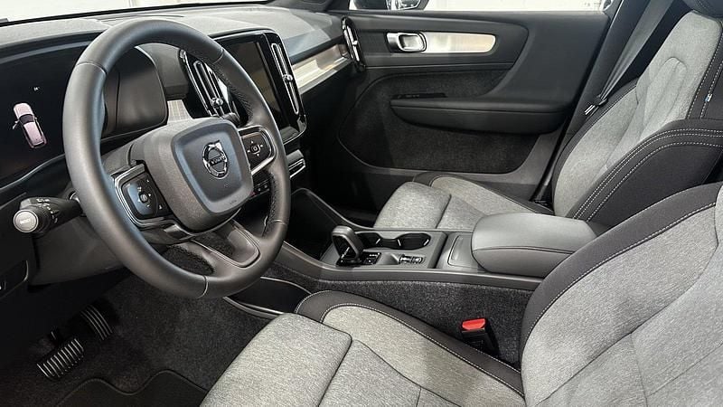 Neu Volvo XC40 Core 163 PS (119 kW) 2025 SUV