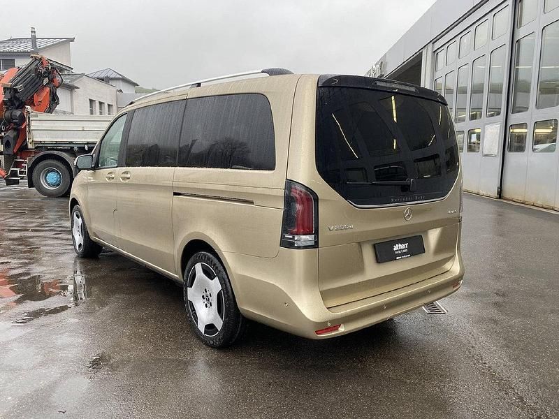 Gebraucht Mercedes V250 Style 190 PS (139 kW) 2025 Gold Van / Kleinbus