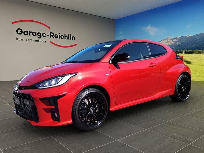 Rot Gebraucht 2024 Toyota Yaris Premium Kleinwagen | CHF 41’990 (Etwas zu teuer) - Bild 1/4