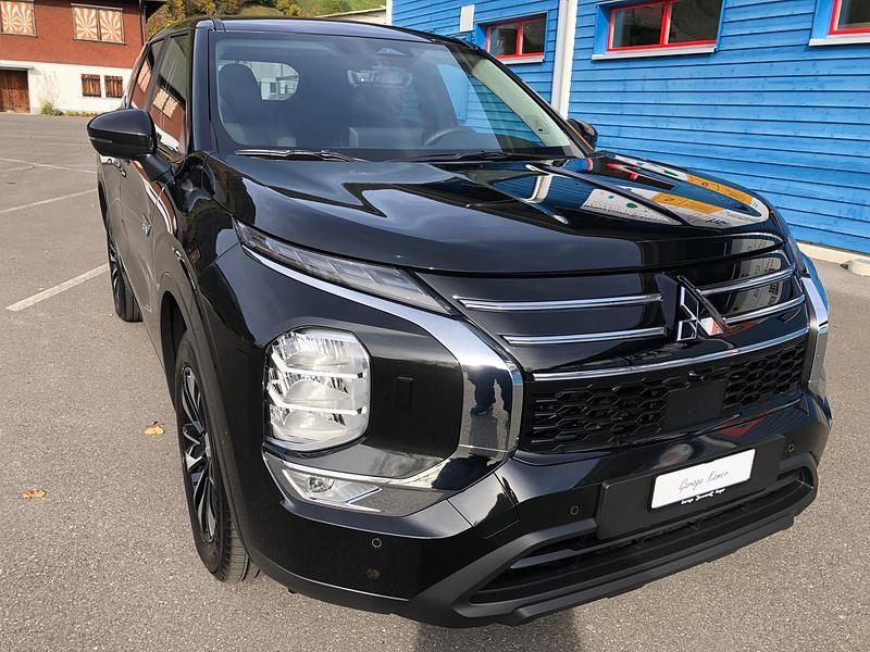 Neu 2025 Mitsubishi Outlander P-HEV Invite | CHF 55’480 (Etwas zu teuer) - Bild 1/4