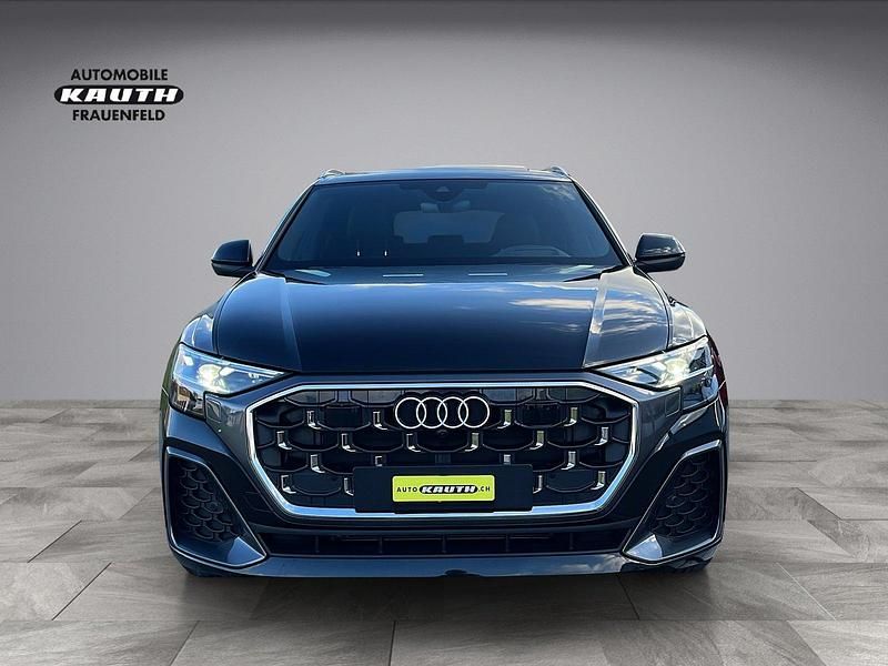 Gebraucht Audi Q8 Ambiente 286 PS (210 kW) 2025 SUV