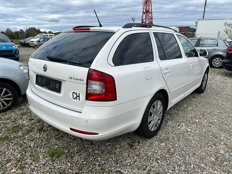 Gebraucht Skoda Octavia Ambiente 140 PS (102 kW) 2011 Kombi