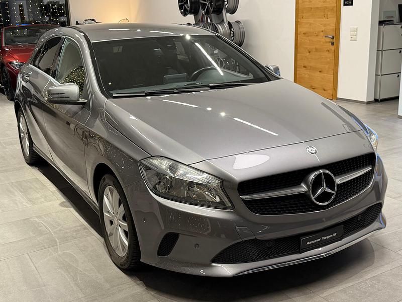 Gebraucht Mercedes A200 Style 136 PS (100 kW) 2016 Grau Limousine