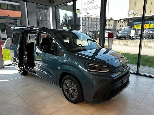 Neu Toyota Proace Verso City 130 PS (95 kW) 2025 Blau Kombi