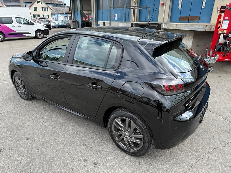 Gebraucht Peugeot 208 Active 101 PS (74 kW) 2022 Kleinwagen