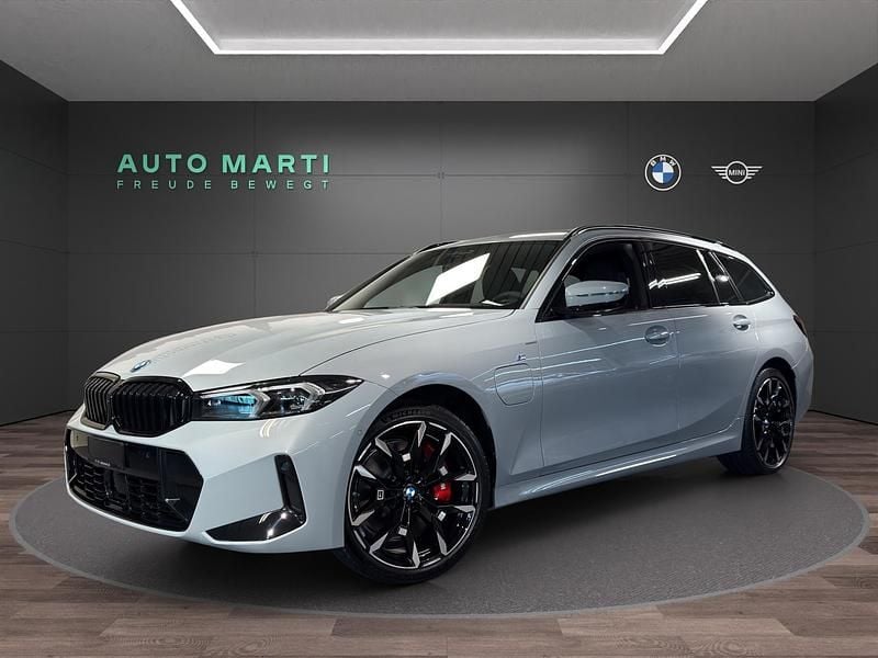 Grau Gebraucht 2025 BMW 330e Comfort Edition Kombi | CHF 65’900 - Bild 1/4