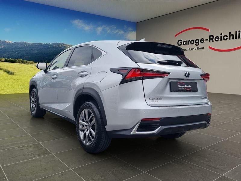 Gebraucht Lexus NX300h 197 PS (144 kW) 2019 Silber SUV