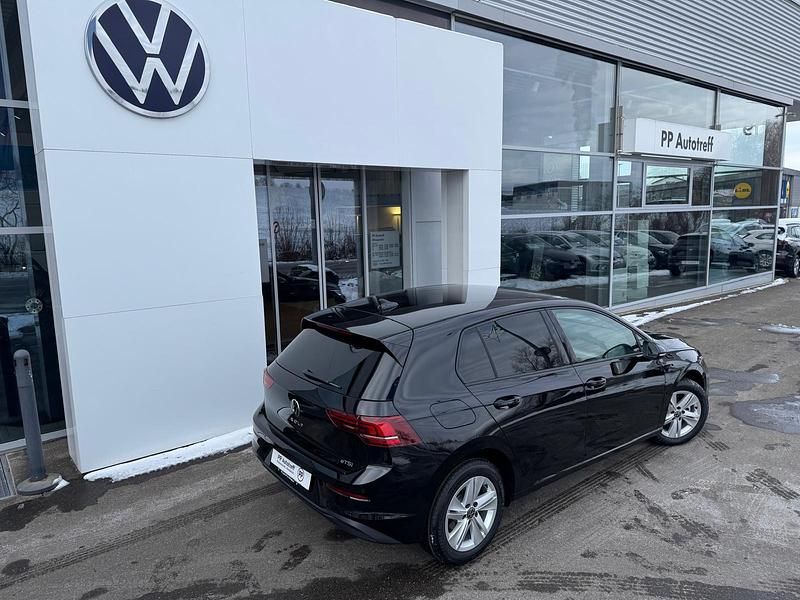 Neu VW Golf Basis 115 PS (84 kW) 2026 Schwarz Limousine