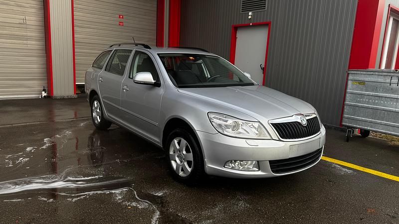 Gebraucht 2012 Skoda Octavia Elegance Kombi | CHF 4’890 (Teuer) - Bild 1/4