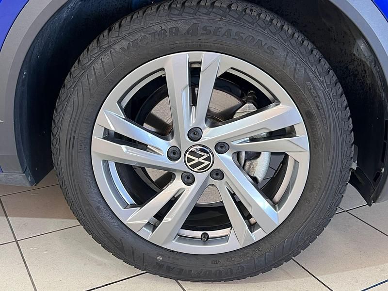 Gebraucht VW T-Roc R-line 150 PS (110 kW) 2024 Blau SUV