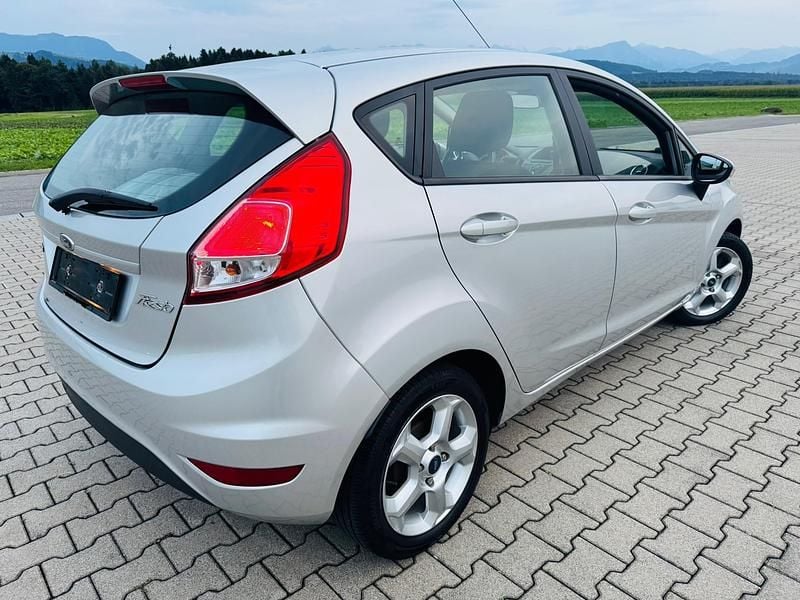 Gebraucht Ford Fiesta Trend 100 PS (73 kW) 2015 Kleinwagen