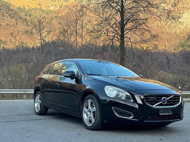 Gebraucht 2011 Volvo V60 Momentum Kombi | CHF 7’000 - Bild 1/4